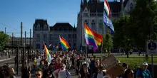 La sinistra europea sfida Orban sul Pride. "von der Leyen ci tratta come una colonia”