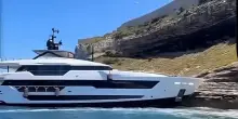 Yacht incagliato al porto di Bonifacio. Come finisce