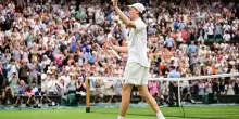 Sinner agli ottavi a Wimbledon, avanti anche Cobolli