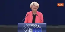Von der Leyen: "Mozione di sfiducia contro di me è caccia alle streghe, non cederemo"