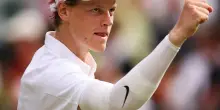 L'infortunio non ferma Sinner, in soli tre set batte Shelton a Wimbledon