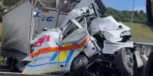 Incidente mortale sulla A1: scontro tra tir e ambulanza, 3 vittime