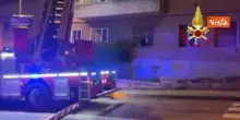 Incendio su un balcone a Trieste, l'intervento dei Vigili del Fuoco con scala