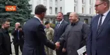 Il segretario della Nato Rutte in visita a Kiev accolto da Zelensky