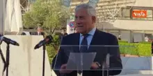 Tajani: Abbiamo regalato la Pimpa in arabo ai bimbi palestinesi per dare loro una guida all'Italia