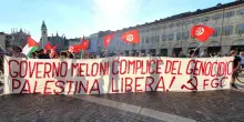 "Governo complice del genocidio". Lo striscione choc della Fgc alla manifestazione della Cgil di Torino