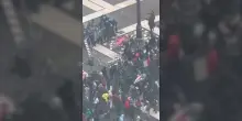Milano, corteo pro Pal. Le immagini dall'alto della guerriglia urbana