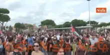 Piazza dei Cinquecento a Roma piena di manifestanti pro Palestina
