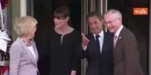 Sarkozy condannato a 5 anni. Eccolo a fianco della moglie Carla Bruni al G8 Francia nel 2011