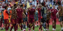 La Roma batte 2-0 il Verona e prova ad agganciare il Napoli