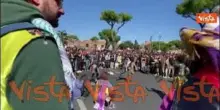 Musica, danza e abiti colorati alla manifestazione pro Gaza a Roma