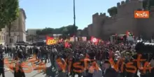 Manifestazione pro Gaza a Roma, la Polizia schierata davanti al Ministero delle Infrastrutture