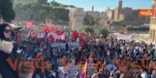 Il corteo pro Gaza sfila davanti al Colosseo a Roma