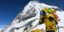 Mille escursionisti bloccati dalla bufera sull'Everest. Partiti i soccorsi