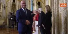 Papa Leone al Quirinale con Mattarella stringe la mano a Meloni e Ministri