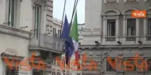 Le bandiere di Palazzo Chigi a mezz'asta nel giorno del funerale dei tre Carabinieri morti a Verona