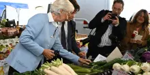 Il cetriolone di Lagarde, la presidente della Bce scopre al mercato che i prezzi (per colpa sua) sono alti...