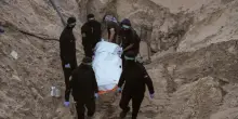 Il video che incastra Hamas: la scoperta dei resti degli ostaggi è una farsa | GUARDA