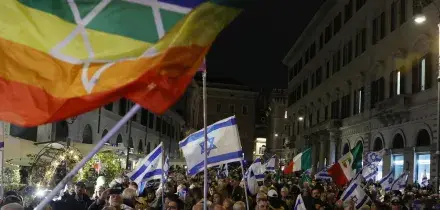 Roma: protesta in piazza Santi Apostoli per gli ebrei, "stop antisemitismo"