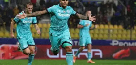 Il Bologna vince 3-1 il derby col Parma, doppietta di Castro