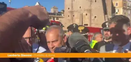 Crollo a Roma, Giannini "Segnali che persona intrappolata sia ancora viva"