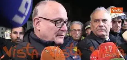 Crollo Torre dei Conti a Roma, Gualtieri: "Ora speriamo che l'operaio estratto vivo ce la faccia"