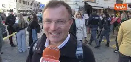 Crollo Torre dei Conti, le voci di romani a turisti: "Un colpo al cuore per la città"