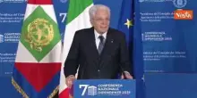 Mattarella "infrange il protocollo" e parla alla Conferenza sulle dipendenze
