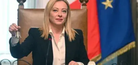 Meloni rassicura: "Con noi mai la patrimoniale". Schlein attacca e Conte si smarca