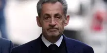 Sarkozy esce dal carcere, accolta la richiesta: "Libertà vigilata"