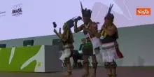 Cop 30, la performance di danza tradizionale indigena inaugura il vertice sul clima in Brasile