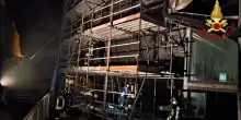 Incendio al teatro Le Ciminiere di Catania, le immagini
