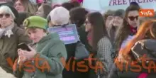 No compassione, sì rivoluzione, i cartelli al corteo transfemminista a Roma