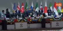 Meloni al G20, la calorosa stretta di mano con il premier indiano Modi a Johannesburg