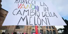 «-Femminicidi, +Melonicidi» Il corteo di «Non Una di Meno» contro la violenza sulle donne invoca la morte della premier