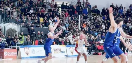 Roma on fire per la Virtus. Vittoria all'ultimo tiro e il Palazzetto esplode | GUARDA