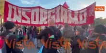 "Insorgiamo", lo striscione e la musica dei tamburi al corteo pro Palestina a Roma