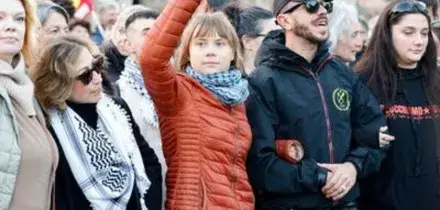 I pro-Pal sfilano con Greta e spaccano la Sinistra: "Pd fuori dal corteo"