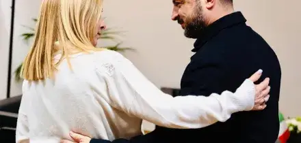 Meloni sente Zelensky: "Sostegno a Kiev e al negoziato". Incontro a Roma