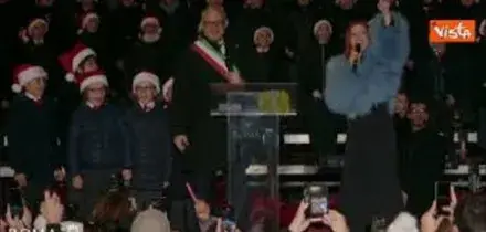 Gualtieri accende l'albero di Natale a Piazza del Popolo e le luminarie di via del Corso