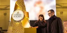 Ferrero Rocher illumina il Natale di Milano, piramide dorata a Piazza San Carlo