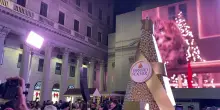Ferrero Rocher, una piramide dorata alta sei metri illumina il Natale milanese