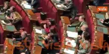 "Ma che sta a d&igrave;", grida e gesti dei Deputati Pd durante informativa Meloni alla Camera