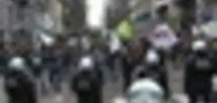 Ue, agricoltori cantano Marsigliese davanti poliziotti anti-sommossa