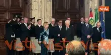"Buon 2026", poi applauso e strette di mano per Mattarella allo scambio degli auguri al Quirinale