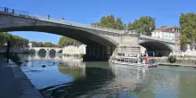 Rifiuti e pesticidi: &egrave; disastro Tevere. Fiume balneabile? Si arena il sogno di Gualtieri