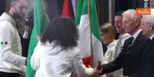 Mattarella consegna la Bandiera tricolore agli atleti olimpici di Milano-Cortina