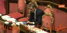 Discussione in Aula sulla manovra, il Ministro Giorgetti ascolta gli interventi dei Senatori