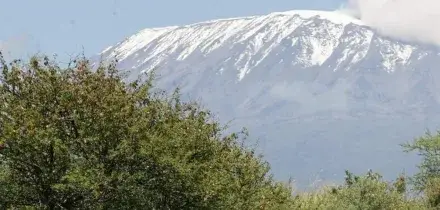 Elicottero in missione di soccorso si schianta sul Kilimangiaro: 5 morti