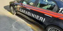 Colpito da un proiettile vagante mentre passeggia con la fidanzata